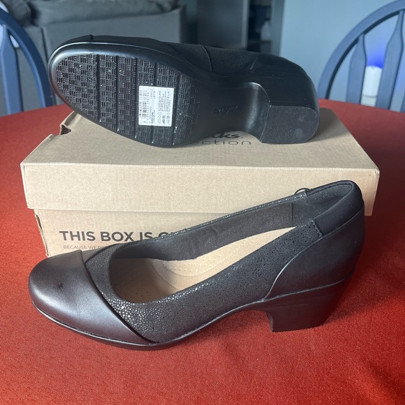 Clarks Black Women's Shoes - Picture 2 of 5